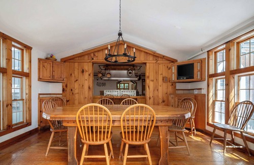West Dover Villa | The Rosewood House Indoor-pool-Spa-Sauna & More