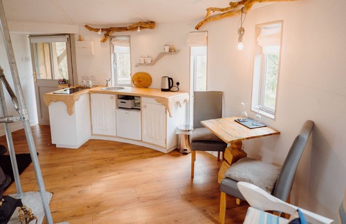 Kilgetty Cabin | The Round House is sited in the woods of the stunning Begelly house
