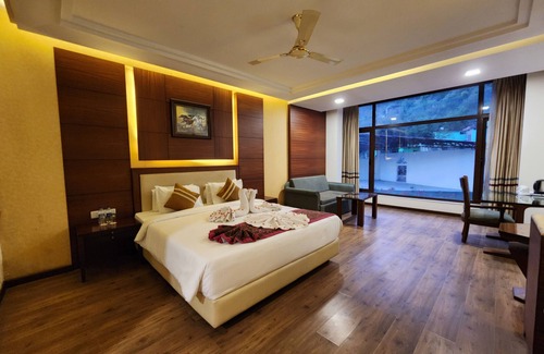 Solan Hotel | The Royal Ark