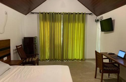 Mankadawala Hotel | The Royal Lake Cabanas