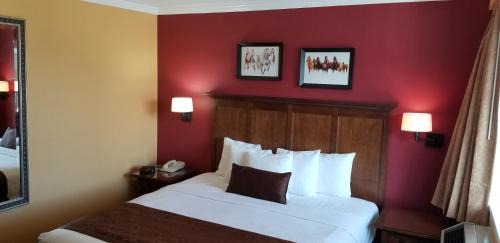 Port Angeles Hotel | The Royal Victorian Motel