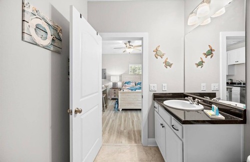 Navarre House | The Sea Turtle Inn Unit 1