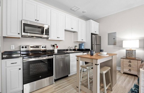 Navarre House | The Sea Turtle Inn Unit 1