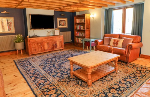 Coxhoe Cottage | THE SHED, pet friendly, with hot tub in Coxhoe