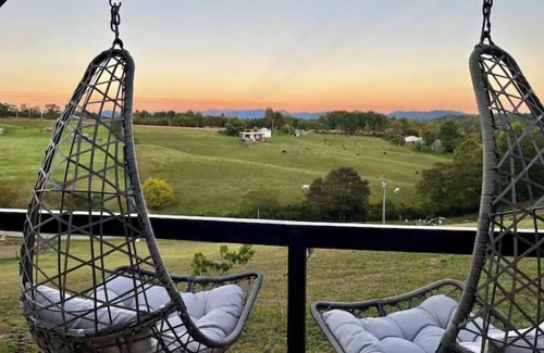 Alexander House | The Shell Dome ~Sauna ~Outdoor Shower ~Mtn Views ~Movie Projector ~Labyrinth
