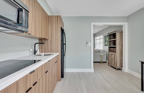 North Beach Apartment | The Shell on Walnut 1br/1bath Hollywood Beach Free Parking