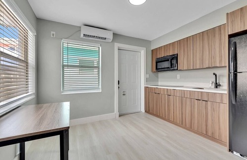 North Beach Apartment | The Shell on Walnut 1br/1bath Hollywood Beach Free Parking