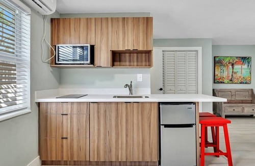 North Beach Apartment | The Shell on Walnut Studio With Bath Hollywood Beach Free Parking