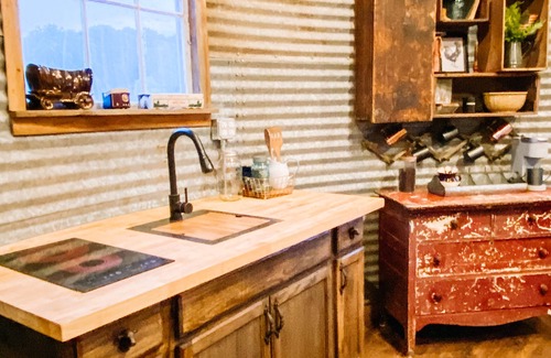 Lynchburg Other | The Silos at Promise Manor "Duke". Farm stay mins from historic Lynchburg, TN.