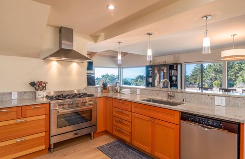 Sea Ranch House | The Sixpence Beach Access Hot Tub