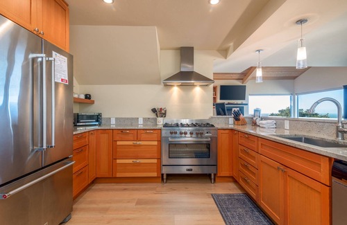 Sea Ranch House | The Sixpence Beach Access Hot Tub