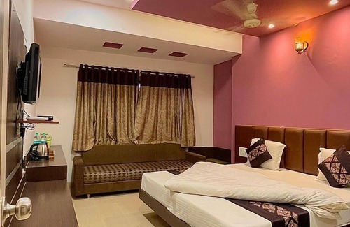 Nathdwara Hotel | The Sky Comfort Brahm Sambandh
