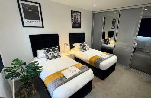 Chelmsford Apartment | The Skyline Balcony Suite - By Raymond Properties