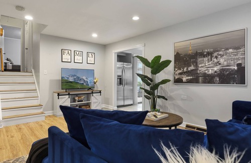 Bensenville House | The Skyway - 5+beds