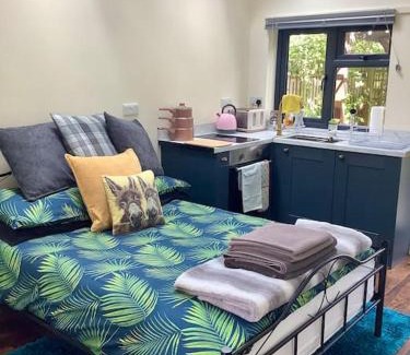 Leckhampton Ski Chalet | The Snug in Cheltenham, Leckhampton - A Cosy & Unique Space