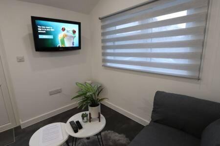Portishead Apartment | The Snug- Studio in Portishead with Parking