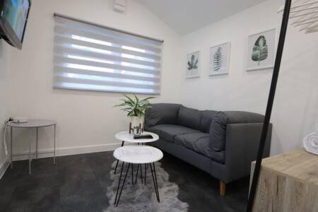 Portishead Apartment | The Snug- Studio in Portishead with Parking