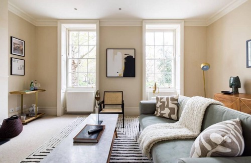 Elephant and Castle House | The Southwark Classic - Stylish 4BDR House With Patio