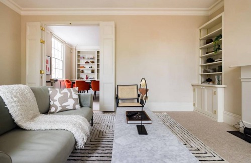 Elephant and Castle House | The Southwark Classic - Stylish 4BDR House With Patio