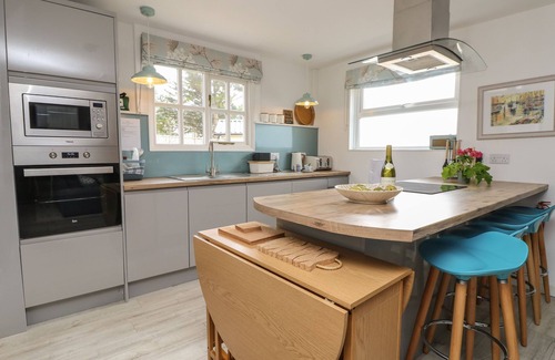 Brighstone Cottage | THE STABLES, pet friendly, with a garden in Brighstone