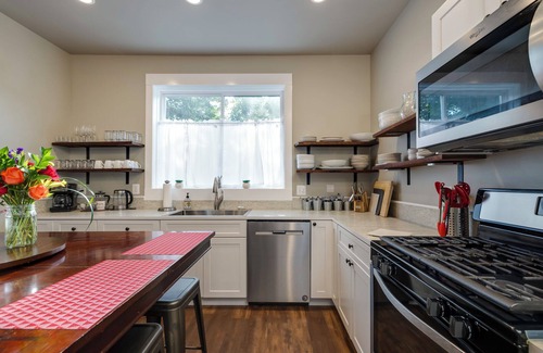 Luray House | The Sterling- walk to everything Luray has to offer! Chef available