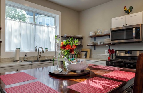 Luray House | The Sterling- walk to everything Luray has to offer! Chef available