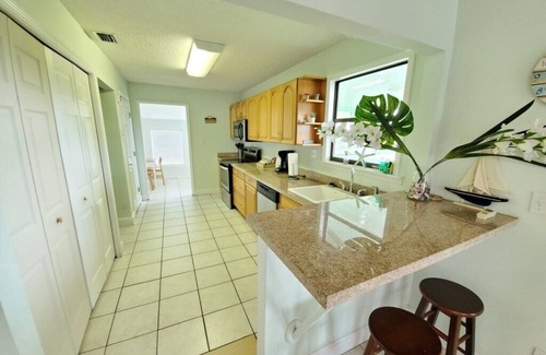 Crescent Beach House | The Summer House - Upper