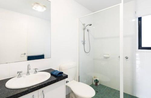 Ocean Grove House | The Terrace 400m to Main Beach Pet Friendly