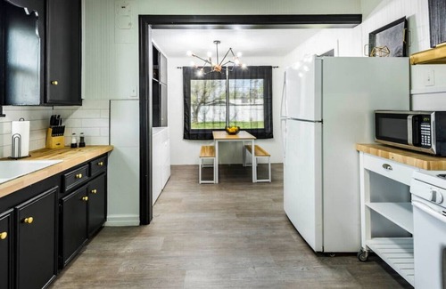 Heart of Lubbock House | The Time Machine - 2BR/1BA - Pet Friendly