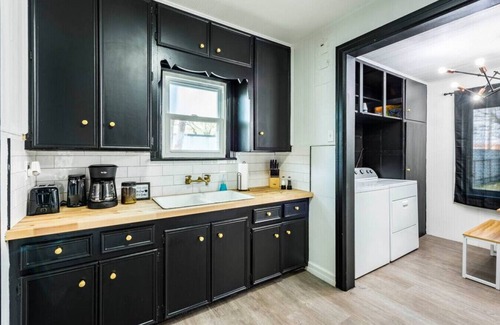 Heart of Lubbock House | The Time Machine - 2BR/1BA - Pet Friendly