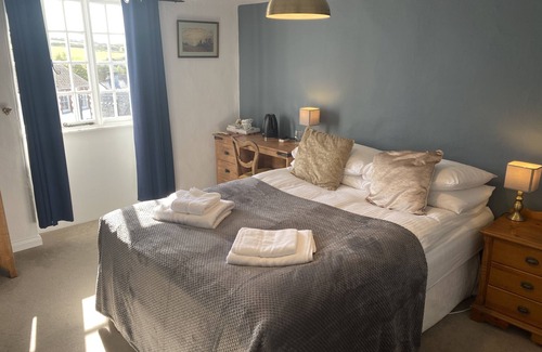 Stratton Bed & Breakfast | The Tree Inn