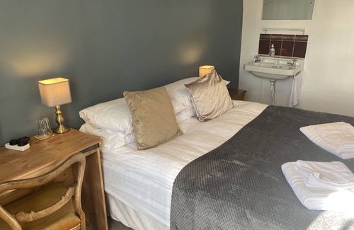 Stratton Bed & Breakfast | The Tree Inn