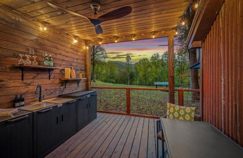 Hayesville Cabin | The Tree Spa, Tiny Cabin w/Hot Tub in the trees