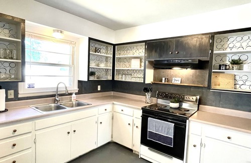Bowie House | The Treehouse | Walking distance to LCU 2/1