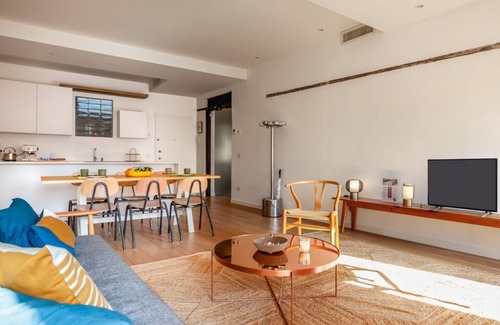 Historic Centre Apartment | The Two Lions @Lords' Square.