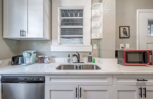 Tampa Apartment | "The Typesetter Flat" - 1BR Apt|Fire pit|Grill
