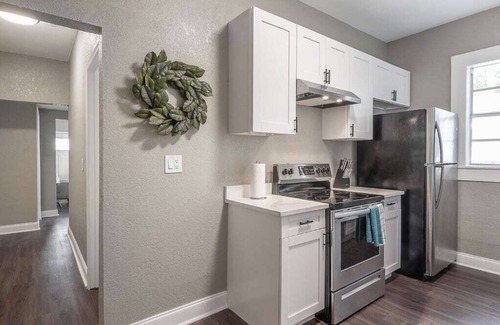 Tampa Apartment | "The Typesetter Flat" - 1BR Apt|Fire pit|Grill