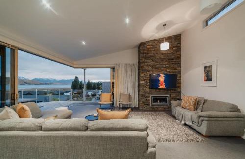 Lake Tekapo House | The Ultimate Tekapo Retreat Deck & Stunning Views