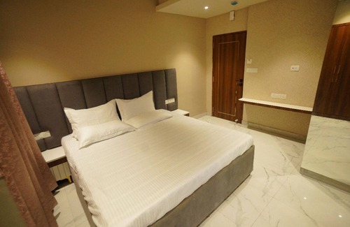 Kolkata Hotel | The Universe - Hotels & Banquets