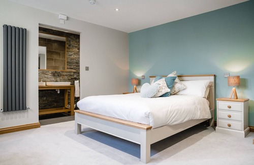 Honley House | The Venue Serviced Apartments