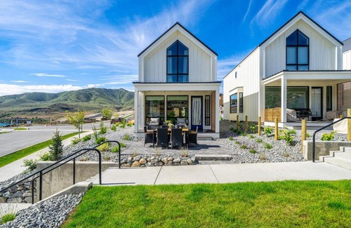 Chelan House | The Villa #305