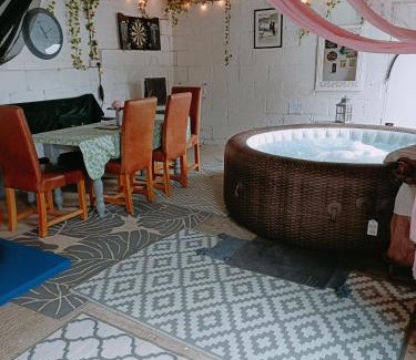 Newark Bed & Breakfast | The White Dove Bed and Breakfast with Glamping Newark showground