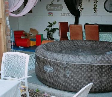 Newark Bed & Breakfast | The White Dove Bed and Breakfast with Glamping Newark showground
