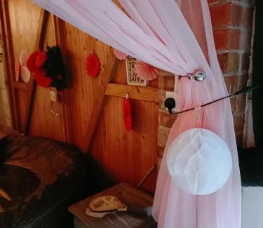 Newark Bed & Breakfast | The White Dove Bed and Breakfast with Glamping Newark showground