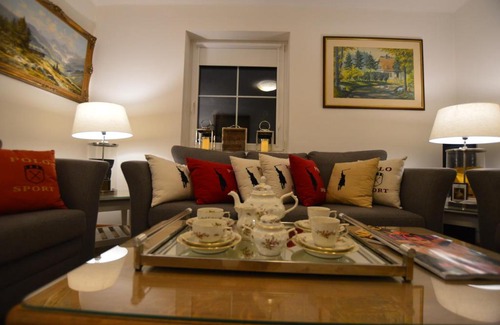 Lind ob Velden Apartment | The White House Austria