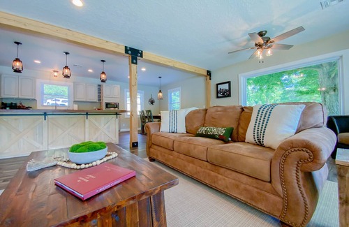 Flippin House | The White River at your doorstep with NEW private dock