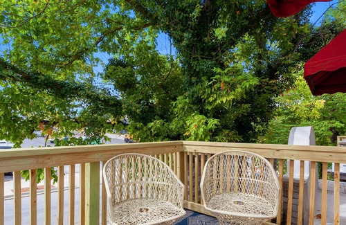 Fayetteville Apartment | The Wildflower - Walk Everywhere Downtown