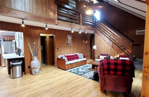 Lake Ariel House | The Woodland Hideout by the Lake features a private Hot Tub and Sauna