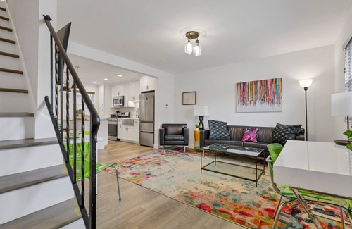 University District Apartment | The Worthington - 3 BR and Parking