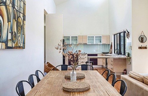 Maudsland House | 'THEME PARK CENTRAL WITH A TOUCH OF COUNTRY